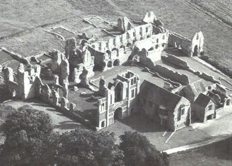 rovine della prioria di castle acre.jpg (30202 byte)